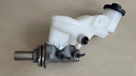 47201-0D390 1 PC/セット ブレーキマスターシリンダー 部品組 47201-0D390 472010D390 フロントブレーキクラッチ マスターシリンダー 47201-0d390 FITS TOYOTA
