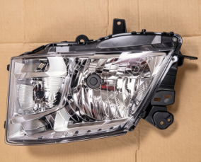 日産 NV350 キャラバン E26 フロント ヘッドライト アセンブリ 2012