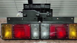 4JB1 8-94178619-0 NPR NHR 100P テールコンボランプ